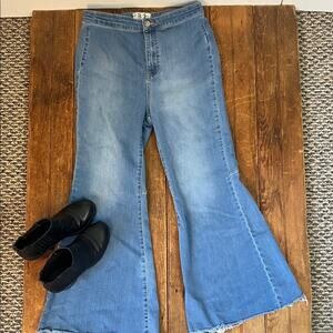 Women’s We The Free Just Float Light Blue high rise Flare leg Jeans size 31